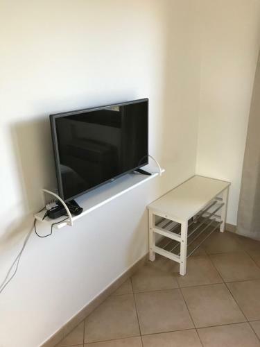 H33 - 1 Bed Renovated Apartment
