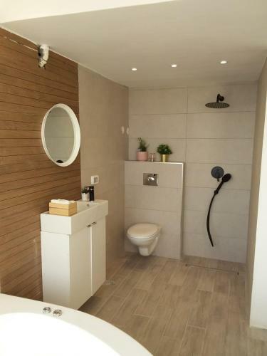 Lakeview Apartment