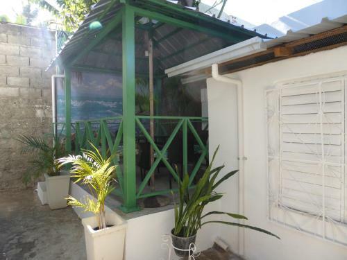 Bed & Breakfast Vacation Retreat Near The Beach