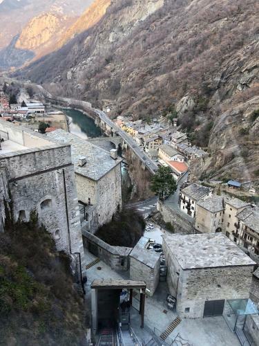 Villa Horse Shoe House