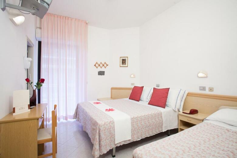 Hotel Cola