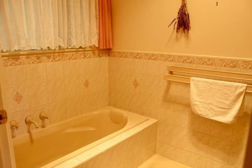 Encounter Bay Villa Marie + Pet-friendly