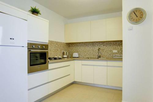 Apartamento Joli 2br In Bavli By Holyguest