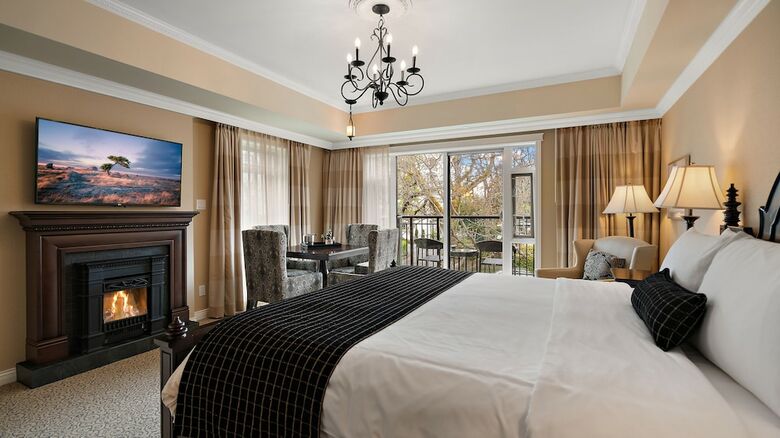 Oak Bay Beach Hotel - Sea View
