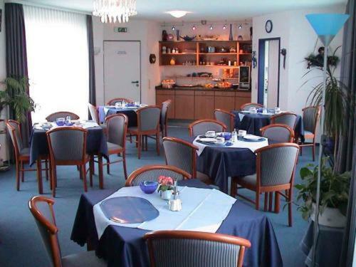 Hostal Hotel Garni Kreuz�cker