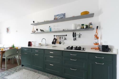 Boutique Two-bedroom Apartment On Nahalat Binyamin