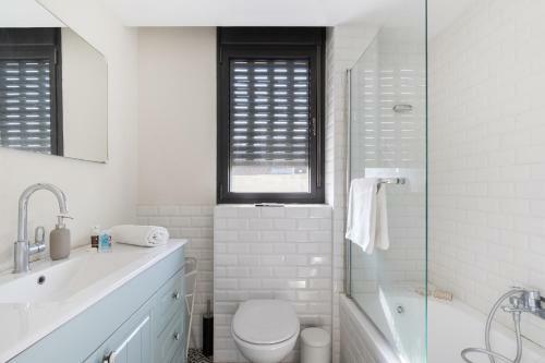 Boutique Two-bedroom Apartment On Nahalat Binyamin