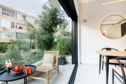 Luxury & Quiet Apartment Near Gordon Beach