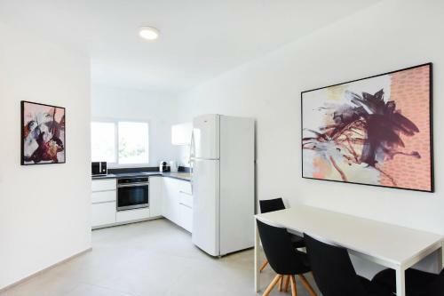 Apartamento Colorful 2br In Dizengoff 298 By Holyguest