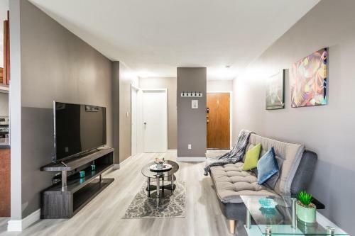 Cozy 1br King Apartment - Near Dt Hamilton!