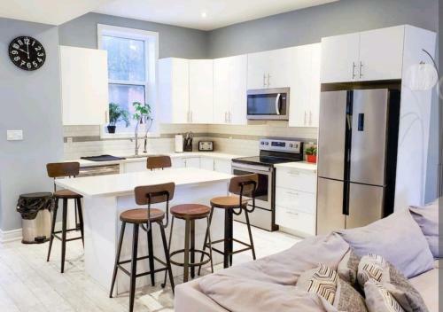 Villa Modern Cali-style 4 Bdrm House