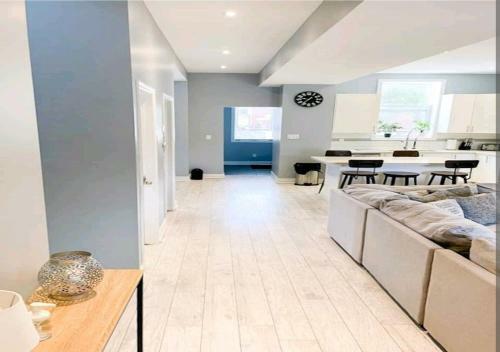 Villa Modern Cali-style 4 Bdrm House