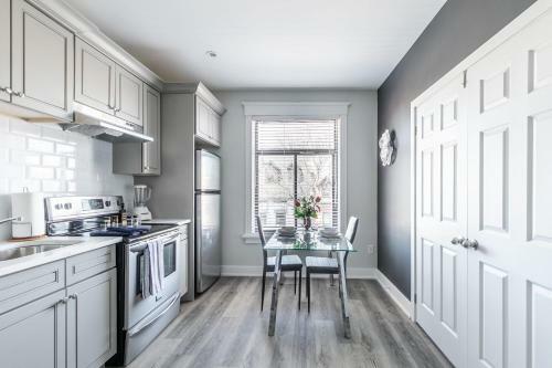 Upscale 1br With King Bed - Boutique Apartment - Prime Location!