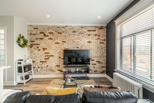 Stunning 1br Apartment - Brand New - Prime Location!