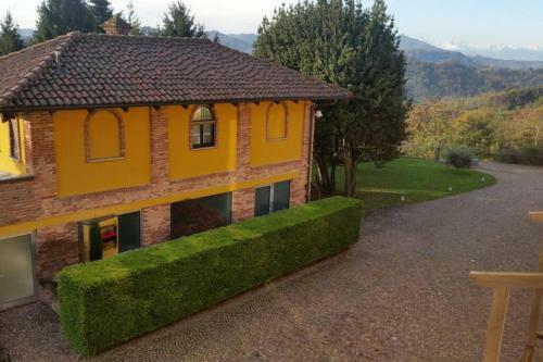 Relaxing At 25' From Turin