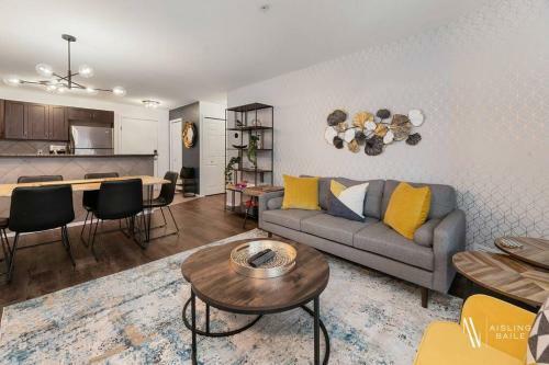 Apartamento Chic Retreat, Modern, Pool, Hot Tub, Gym