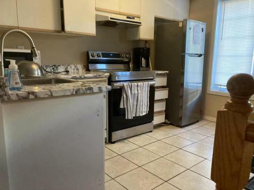 Entire Private 3-bedroom House With Parking Included