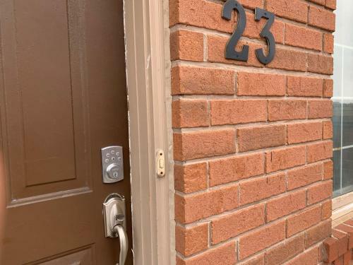 Entire Private 3-bedroom House With Parking Included
