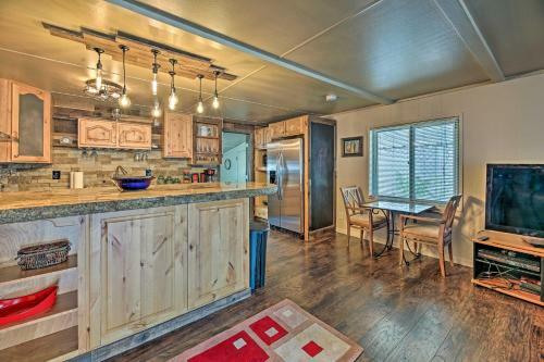 Updated Payson Retreat With Patio, Grill And Yard!
