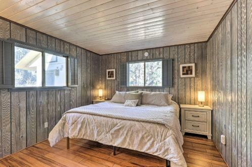 Cozy Pine Cabin With Fire Pit, Deck And Grill!