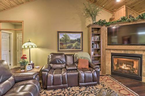Luxurious Home With Direct River Access And Views