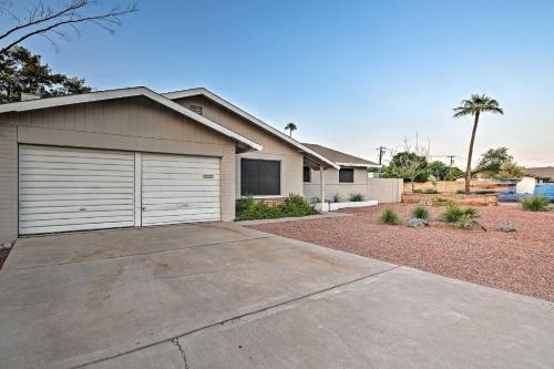 Tempe Retreat With Volleyball Court And Fire Pit!