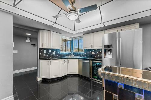 Palm Drive Paradise