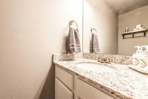 Apartamento Home Away From Home! Self Check-in & Free Parking!