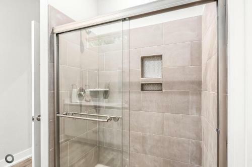Bright Amp Modern Family Retreat 5 Location 2br