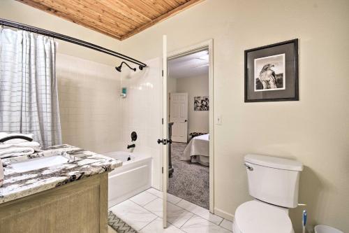 Luxury Hot Springs Cabin With Deck Near Lake Hamilton
