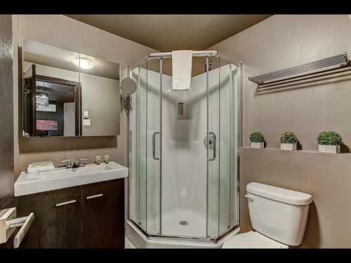 Golden District Mcgill Downtown Stays Studios 1 Bedroom Condominium