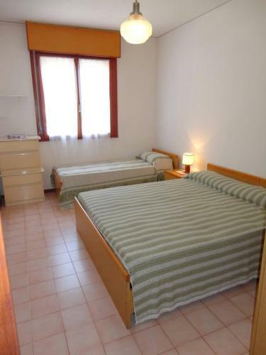 Beautiful Apartment For 5 People -terrace-pool-tv