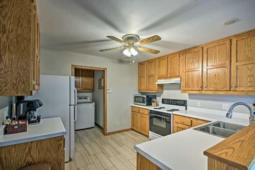 Spacious Rogers House With Beaver Lake Access!