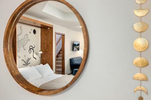 Hillside Hideaway - Lake Views And Lake Access - Hot Tub!