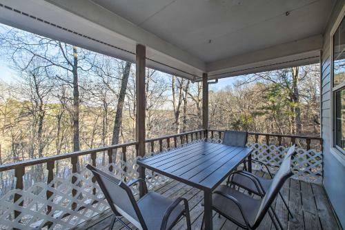 Spacious Home On Beaver Lake With Deck And Fire Pit!
