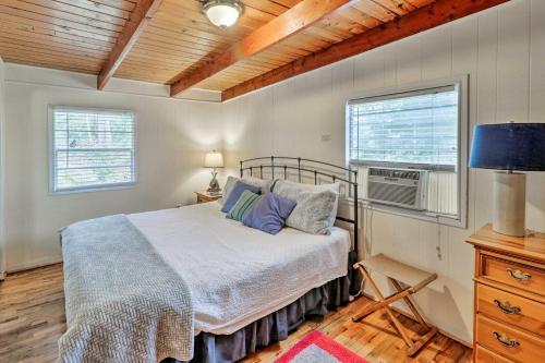 Riverfront Retreat With Game Room, Large Deck And Grill