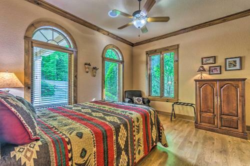 Luxurious Hot Springs Abode With Private Dock!