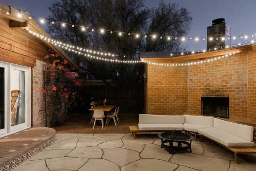 Desert Hues: A Private & Spacious Retreat W/pool