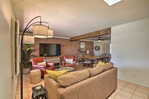 Pet-friendly Home, 4 Miles To U Of A Campus