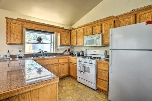 Stunning Big Bear Cabin About 9 Mi To Ski Resorts