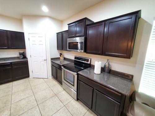 Hostal Phoenix Iii, Minutes To Airport And Downtown