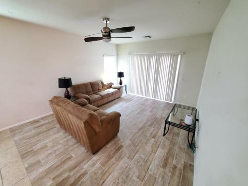 Hostal Phoenix Iii, Minutes To Airport And Downtown
