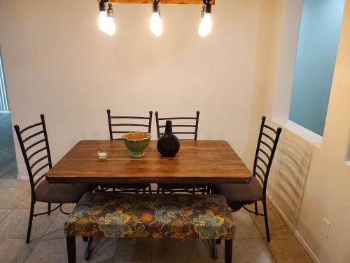 Hostal Phoenix Iii, Minutes To Airport And Downtown