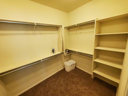 Hostal Phoenix Iii, Minutes To Airport And Downtown