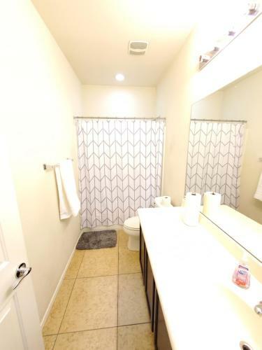 Hostal Phoenix Iii, Minutes To Airport And Downtown
