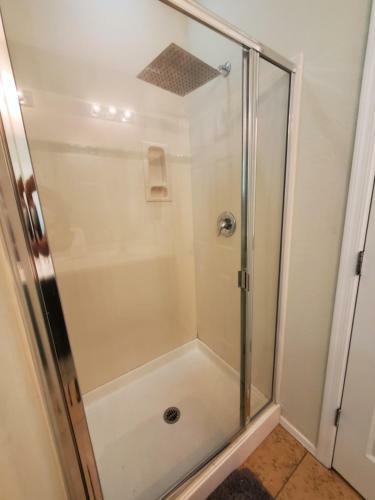 Hostal Phoenix Iii, Minutes To Airport And Downtown