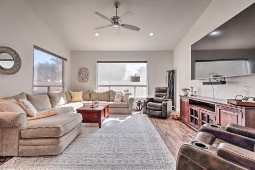 Stylish Phoenix Sanctuary With Outdoor Oasis!