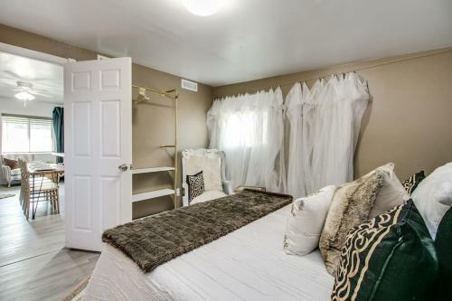 Designer Condo In Hip Zen Yard Midtown Phoenix