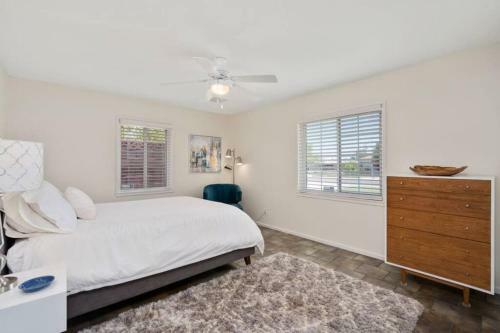 Central 5br Resort Style Retreat W/pool, Game, & Bbq