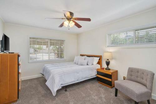 Central 5br Resort Style Retreat W/pool, Game, & Bbq